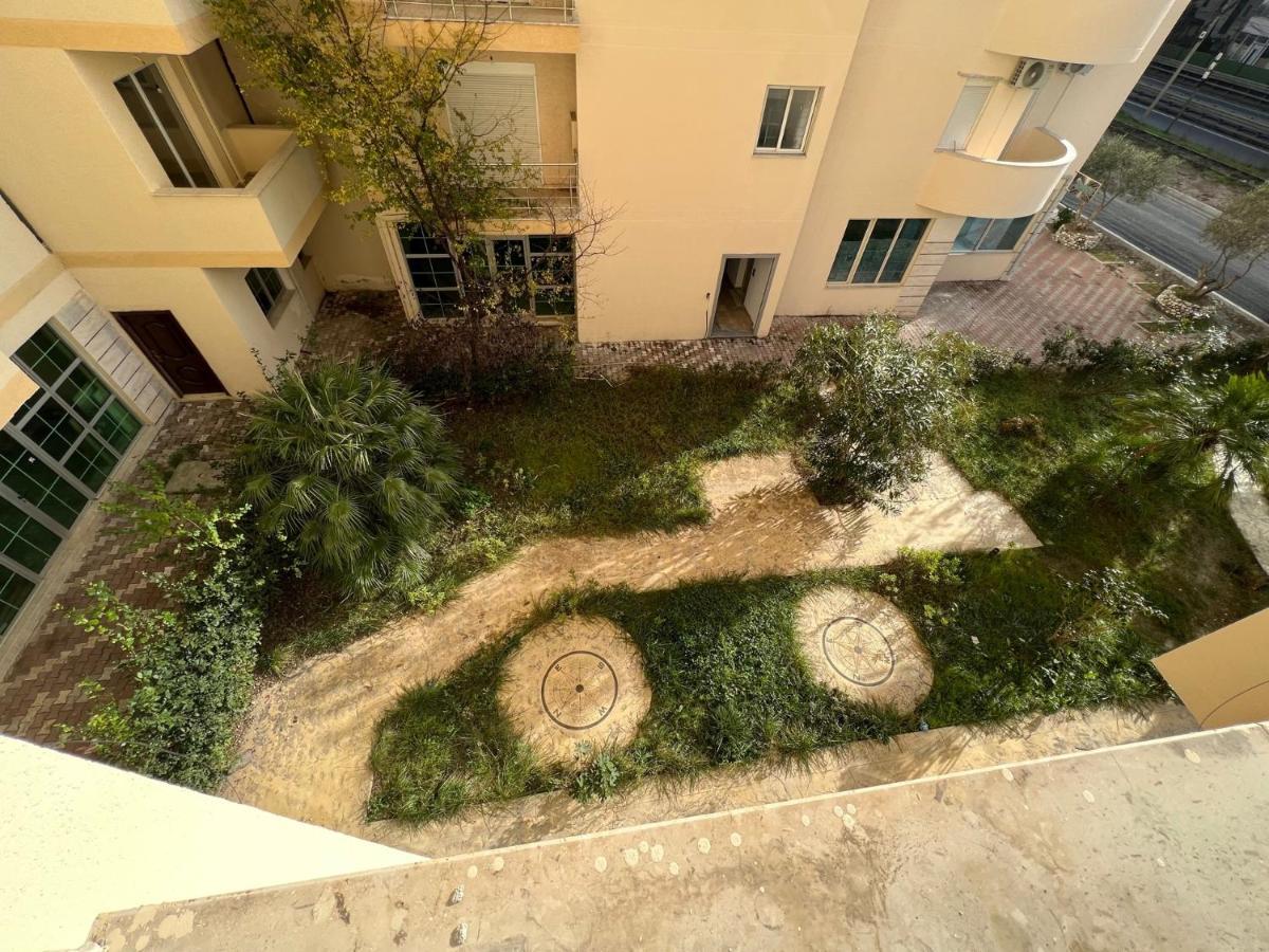 Mire Apartment Durres Bagian luar foto
