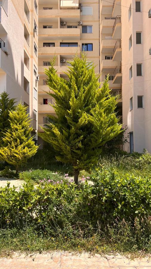 Mire Apartment Durres Bagian luar foto
