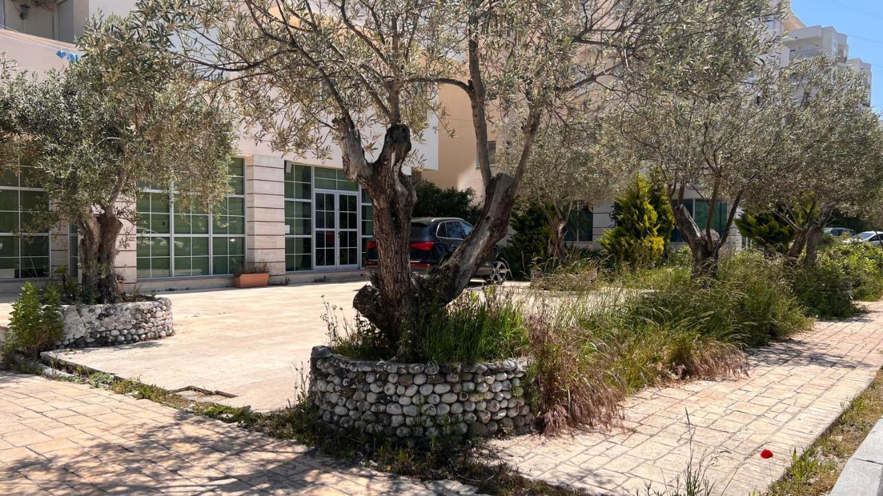 Mire Apartment Durres Bagian luar foto