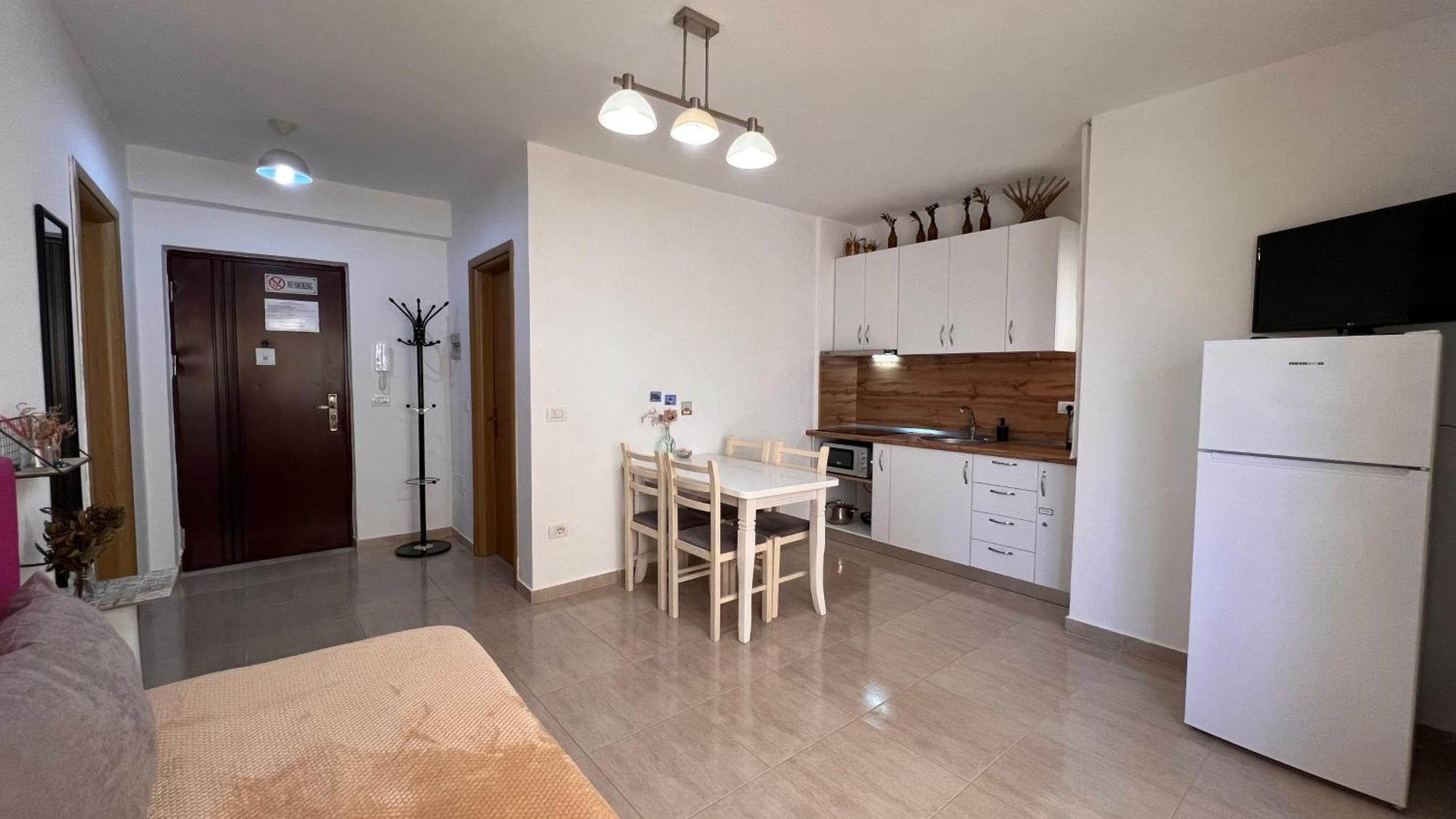 Mire Apartment Durres Bagian luar foto